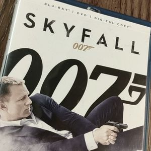 SKYFALL 007 BLU RAY DVD & Digital copy